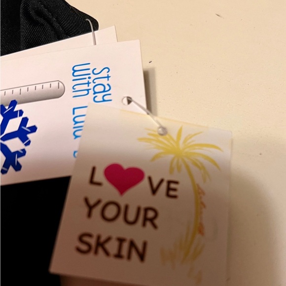 Lulu-B UPF 50+ Cooling Fabric Sleeveless V-Neck Top Black Size Small NWT new - Picture 8 of 9